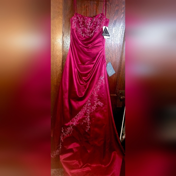 Prom / Formal Dress - Picture 1 of 5